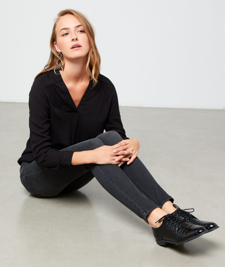 Blouse col v noir.