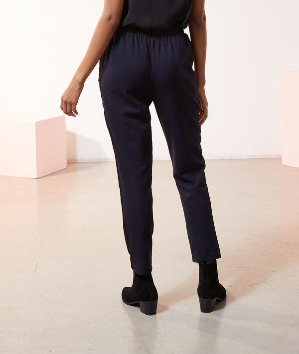 Pantalon slim côtés satinés Pantalon slim côtés satinés