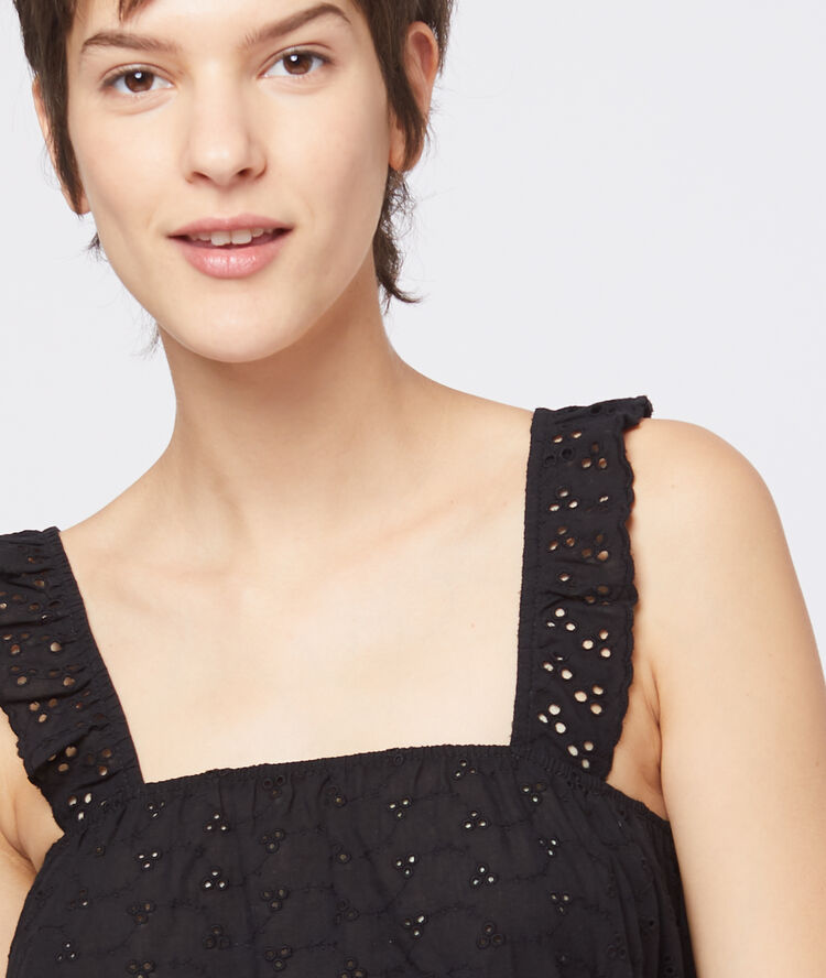 Top à broderie anglaise noir.