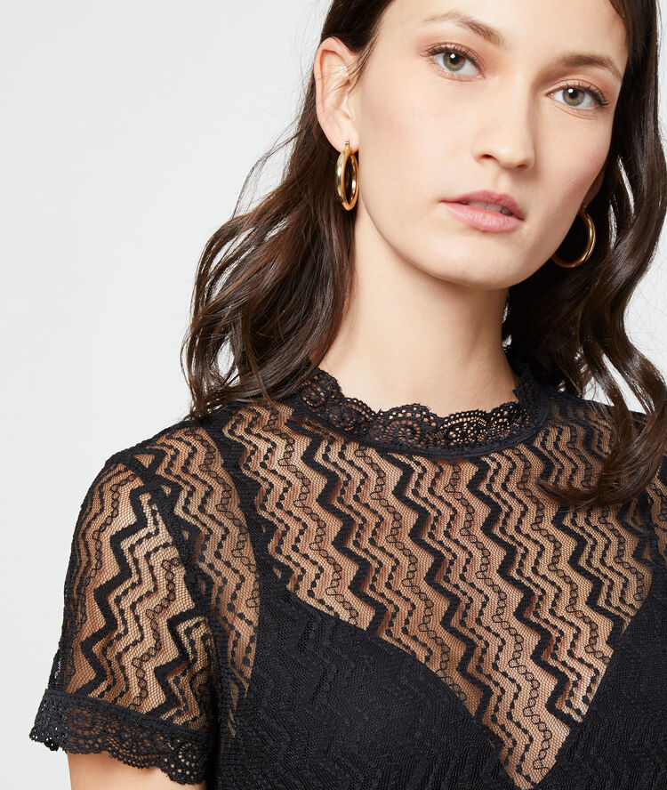 Top effet transparent en guipure noir.