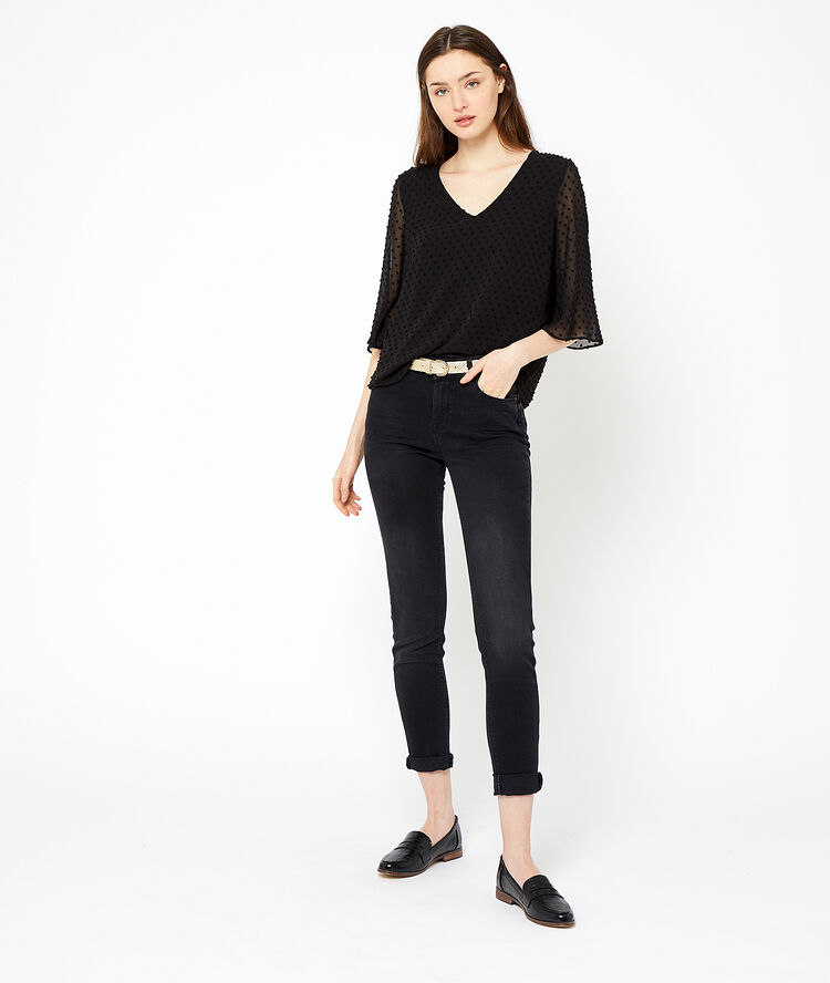 Jean slim avec ceinture noir.