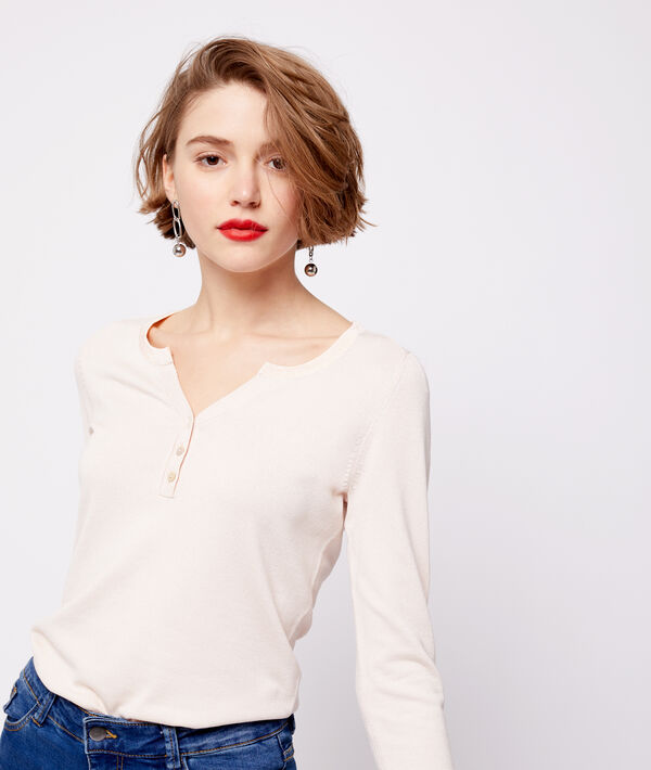 Pull maille fine à col boutonné blush.