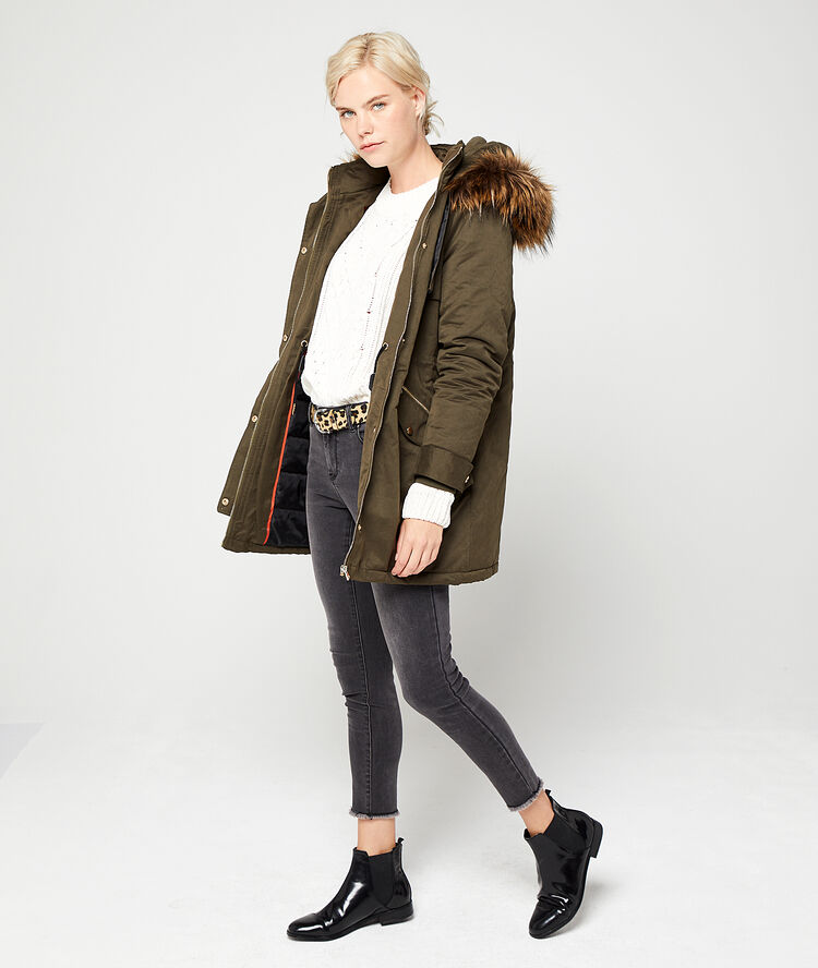 Parka doublée à capuche kaki.