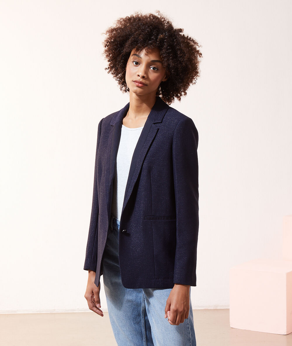 Veste de tailleur bleu marine.