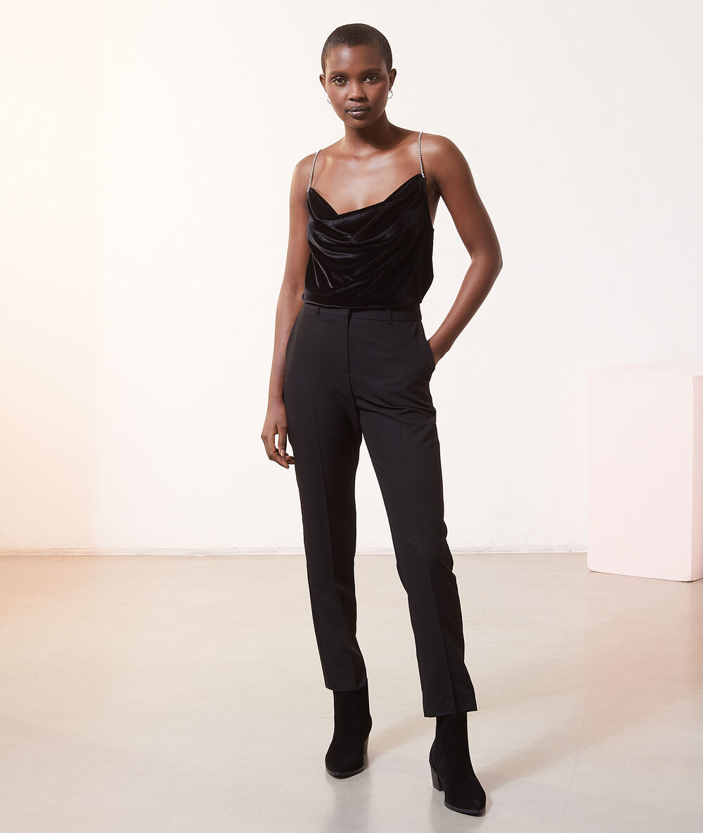 Body en velours avec bretelles en strass noir.