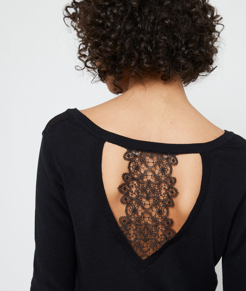 Pull dos ouvert, détails dentelle noir.