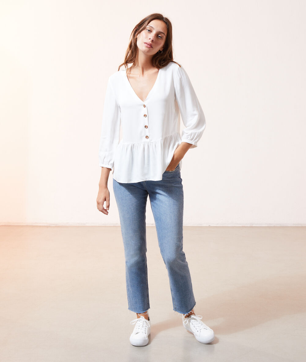 Blouse volantée à boutons ecru.