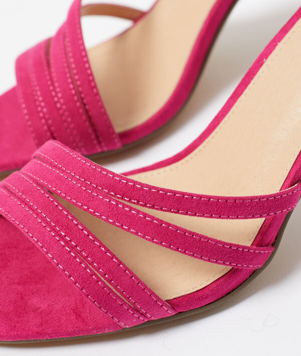 Sandales à talons effet daim framboise.