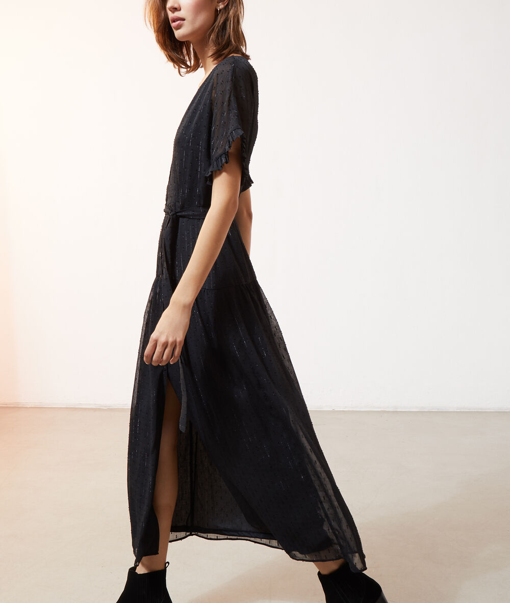 Robe longue en plumetis noir.