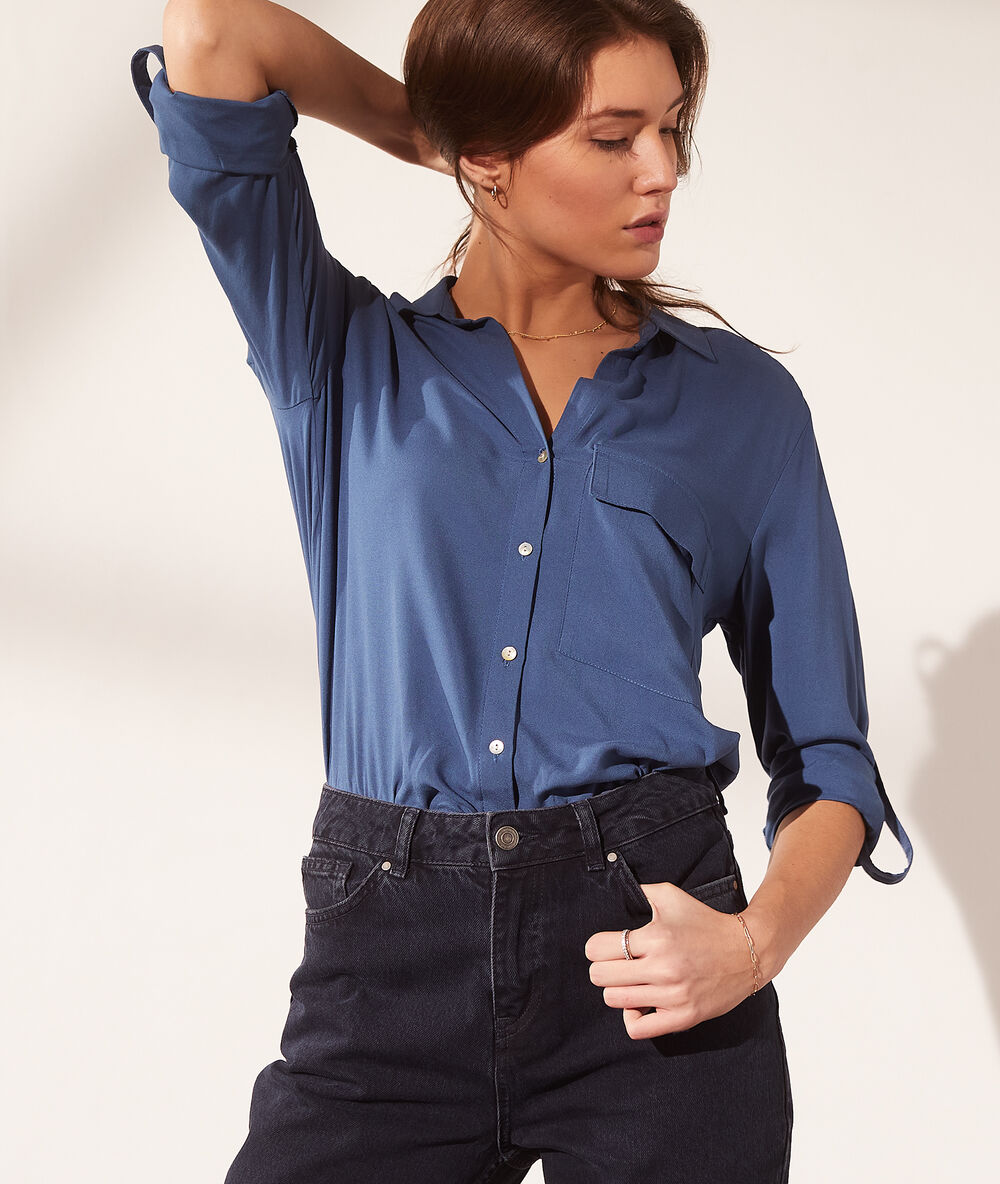 Chemise avec poche orage.
