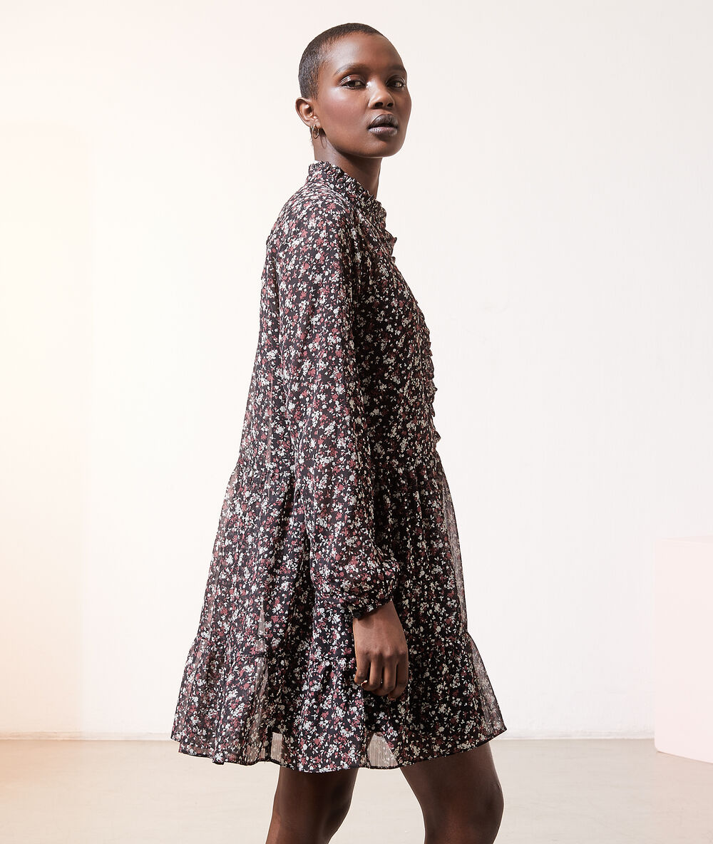 Robe fluide imprimé fleuri noir.