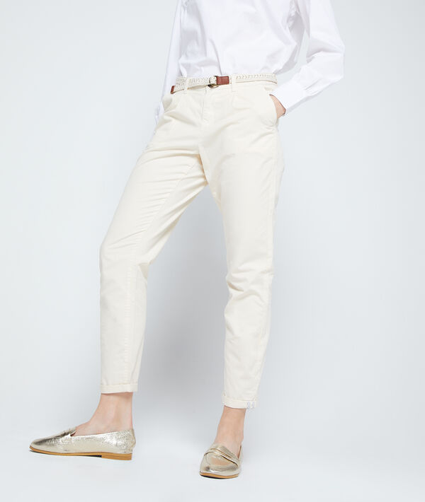 Pantalon chino ceinturé en coton bio Pantalon chino ceinturé en coton bio