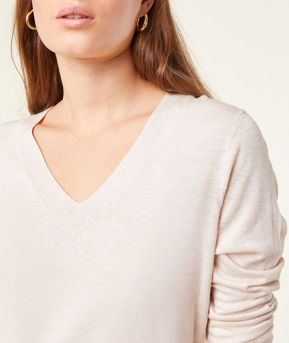 Pull col v beige chine.