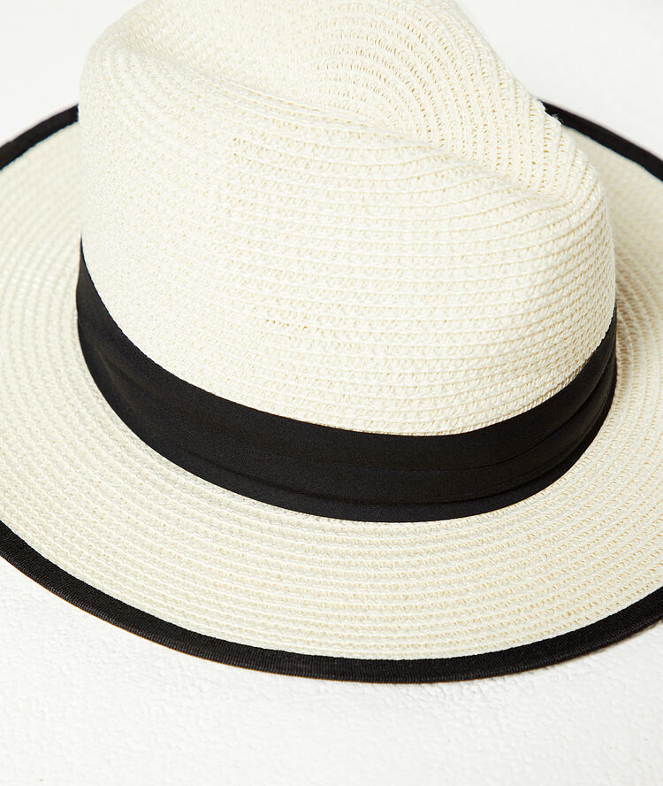 Chapeau bicolore blanc.