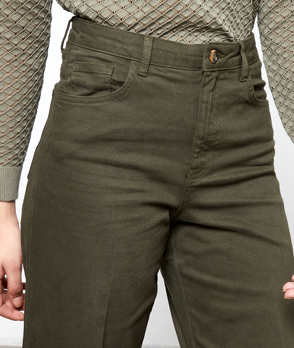 Pantalon large kaki.