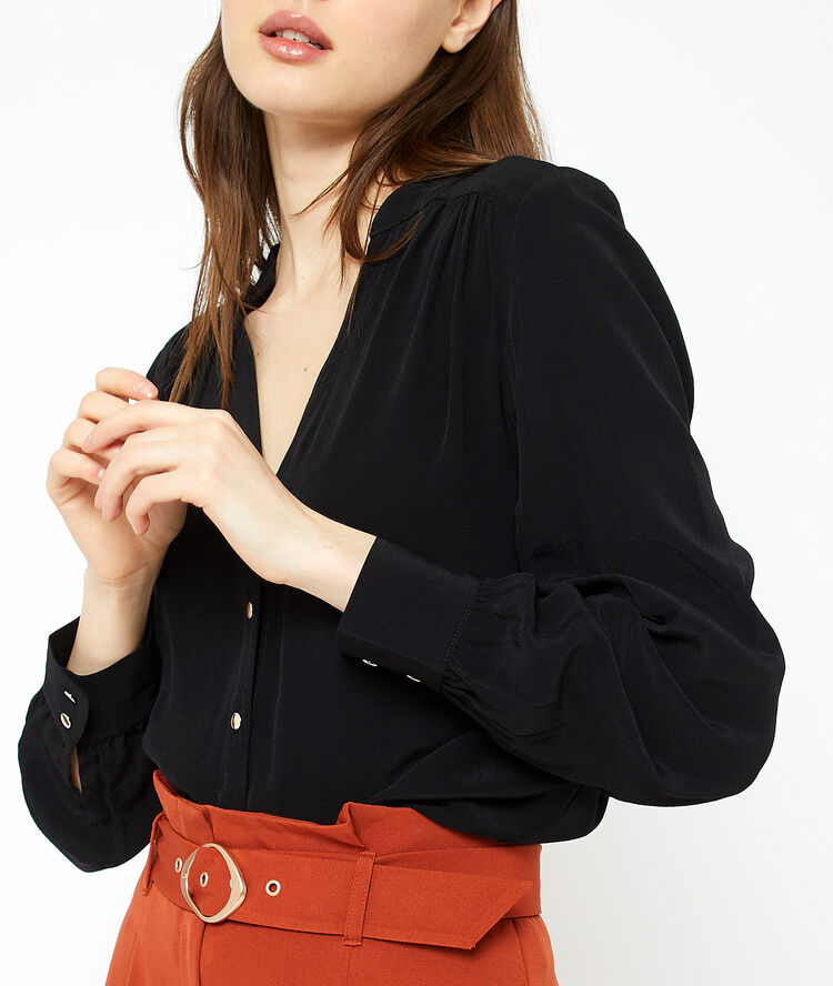 Blouse boutonnée noir.