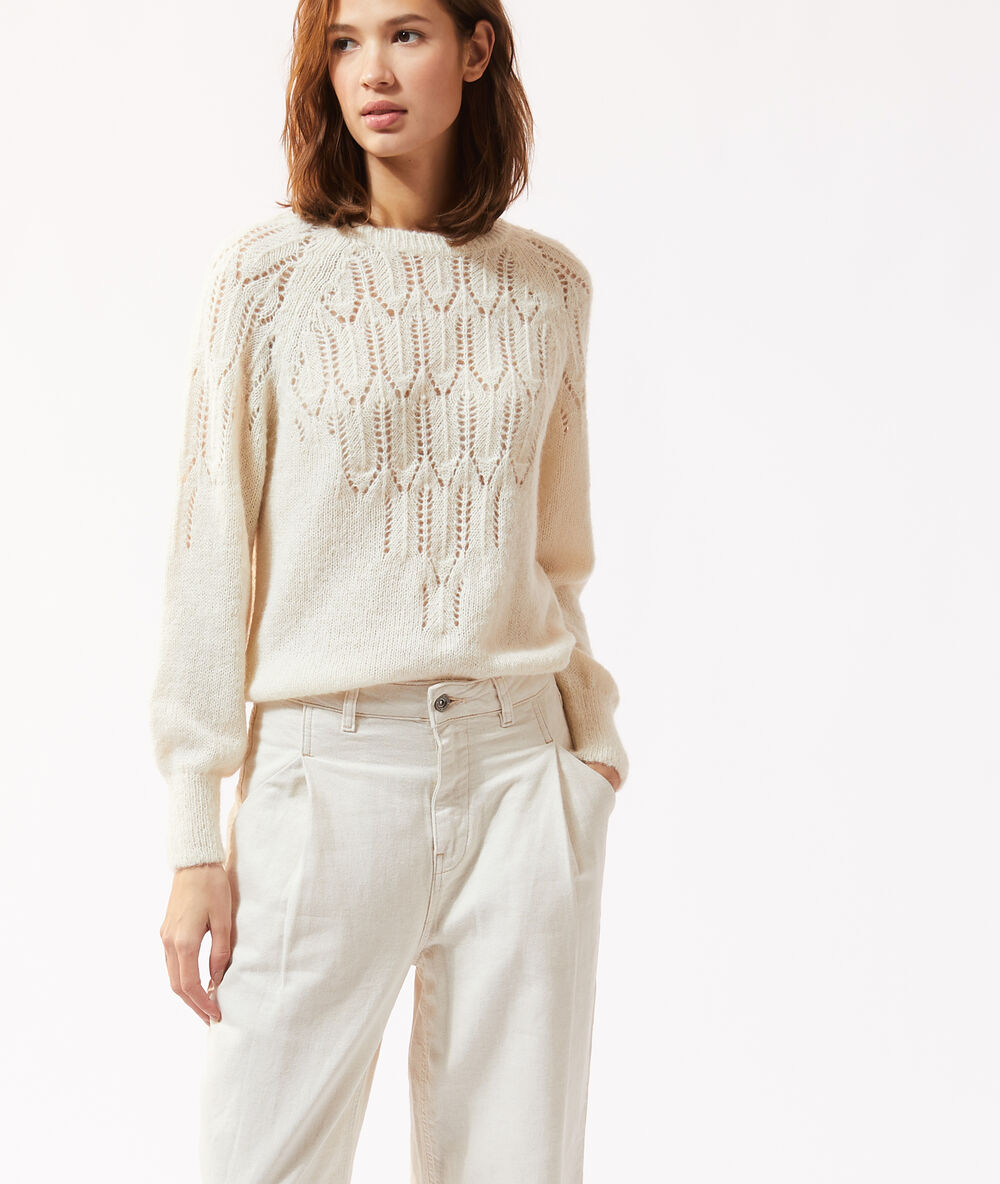 Pull maille pointelle ecru.