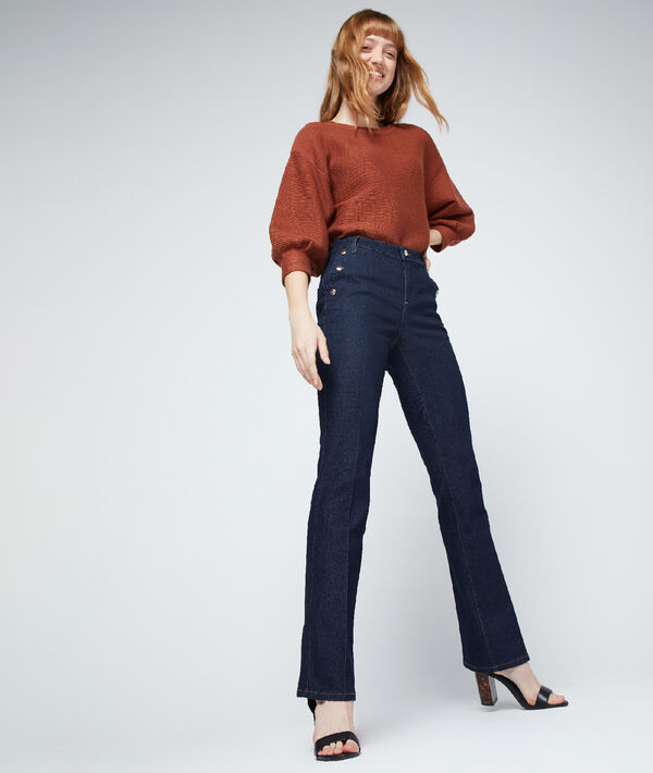 Jean flare détails boutons brut.