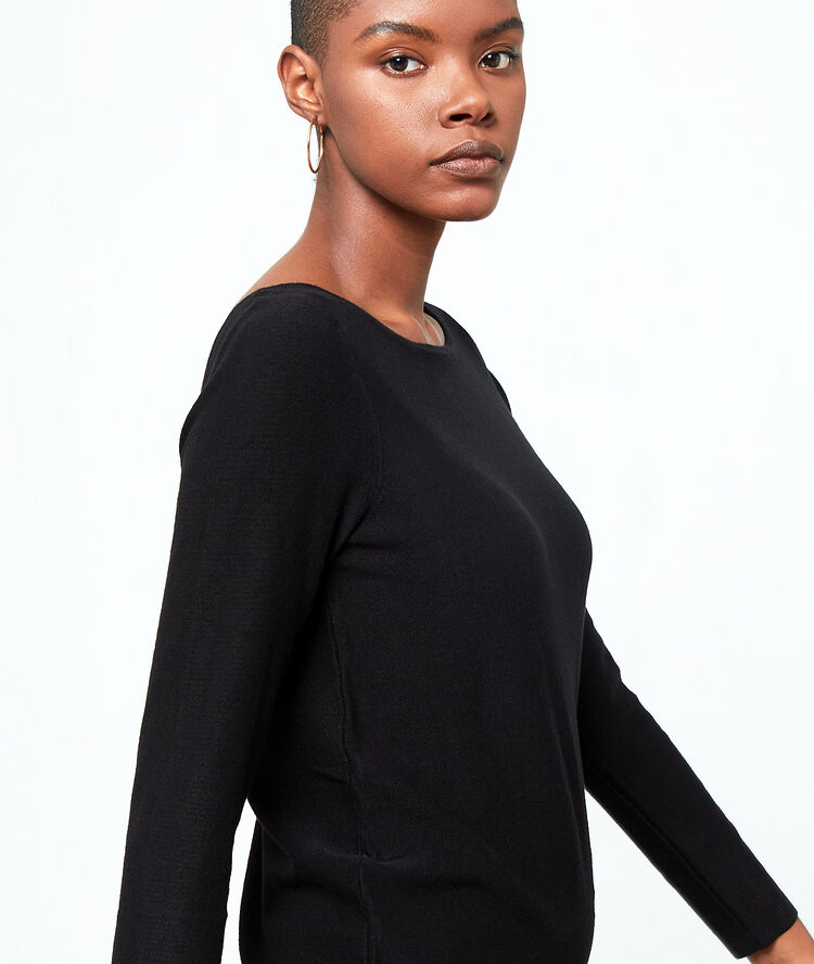 Robe pull dos décolleté dentelle noir.