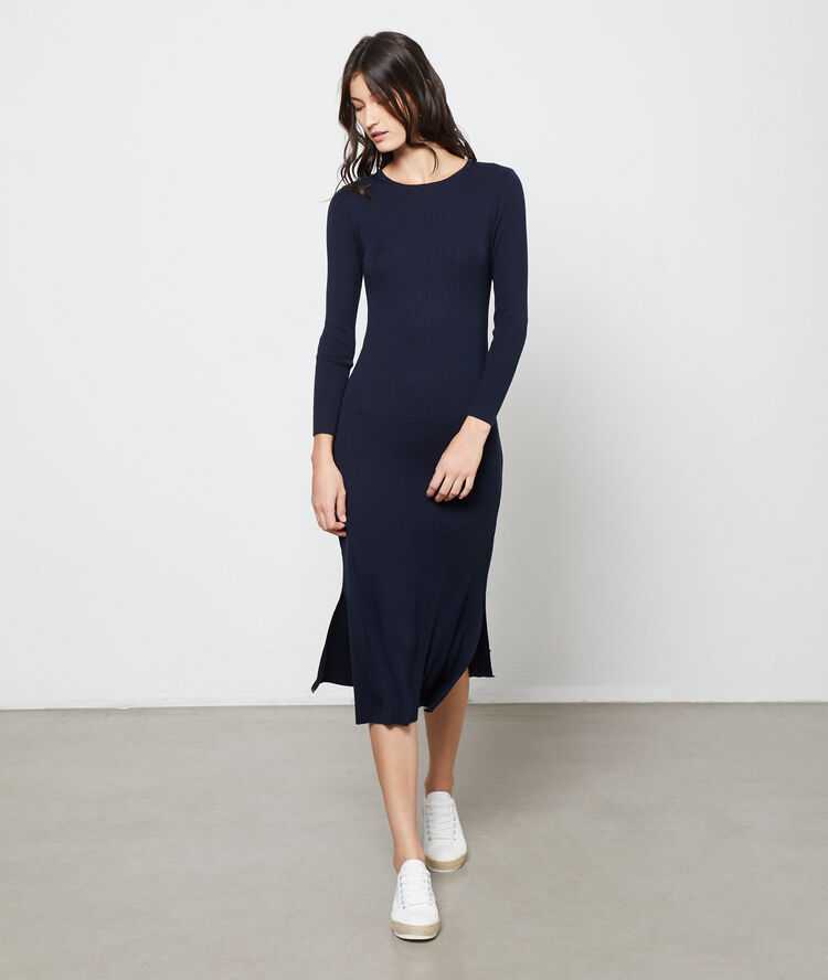 Robe pull dos ouvert marine.