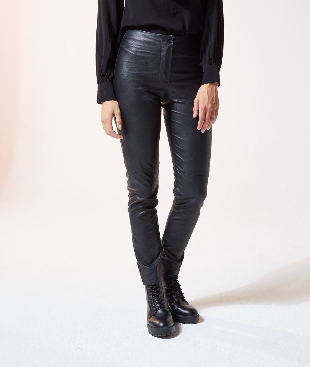 Pantalon effet cuir noir.