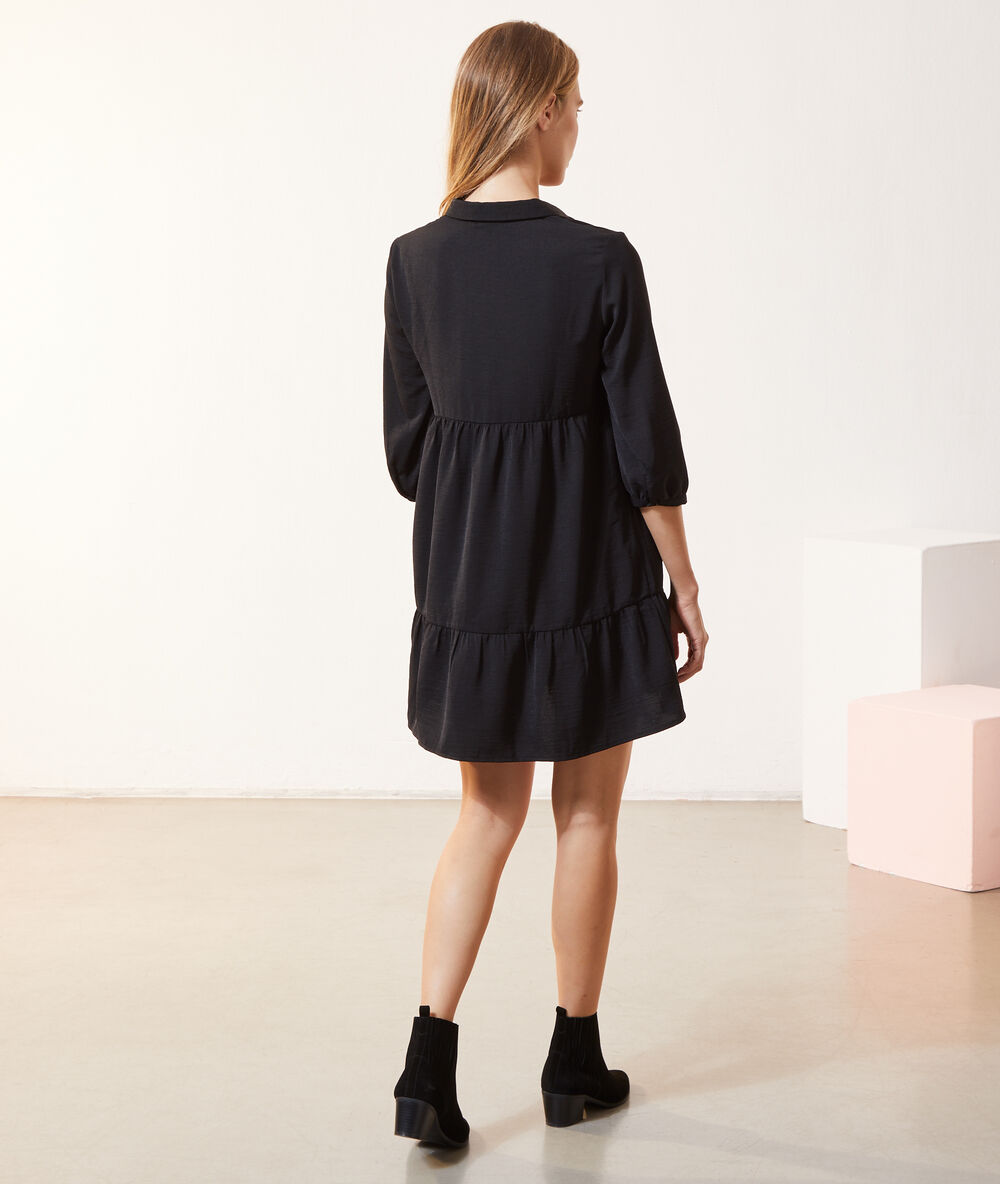 Robe chemise évasée noir.