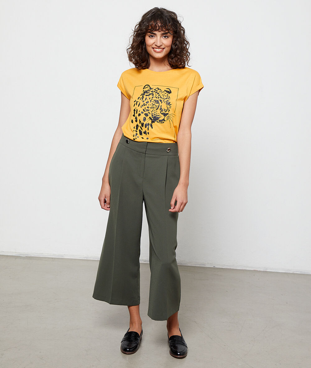 Pantalon flare kaki.