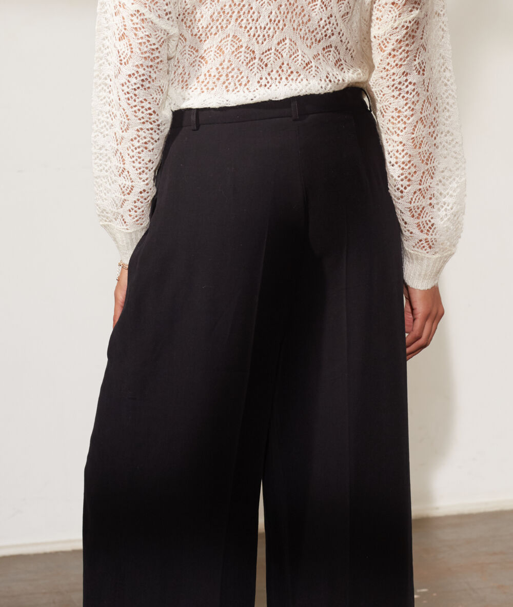 Gilet motif ajouré blanc.