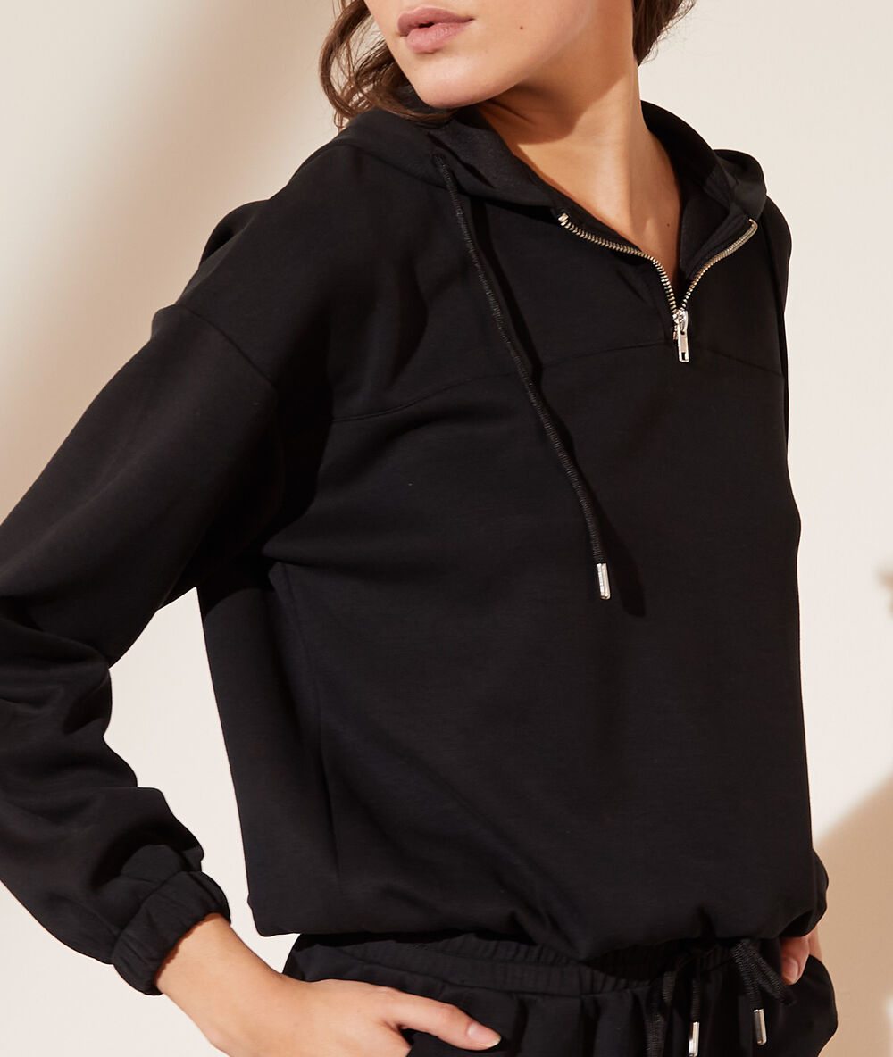 Sweat à capuche charbon.