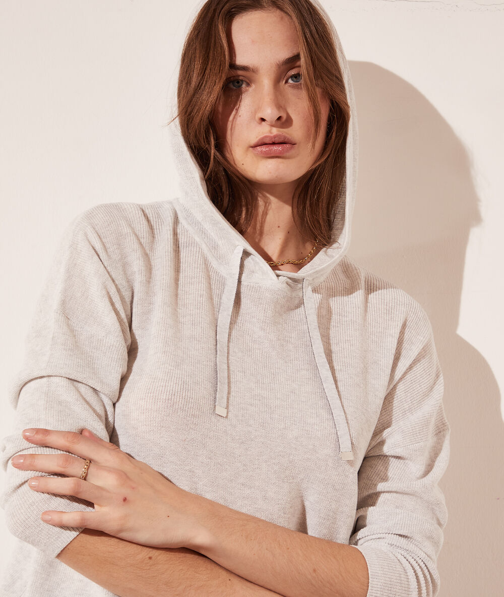 Sweat à capuche en maille éco-responsable gris chine.