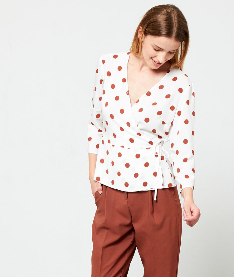 Blouse cache-coeur à pois ecru.