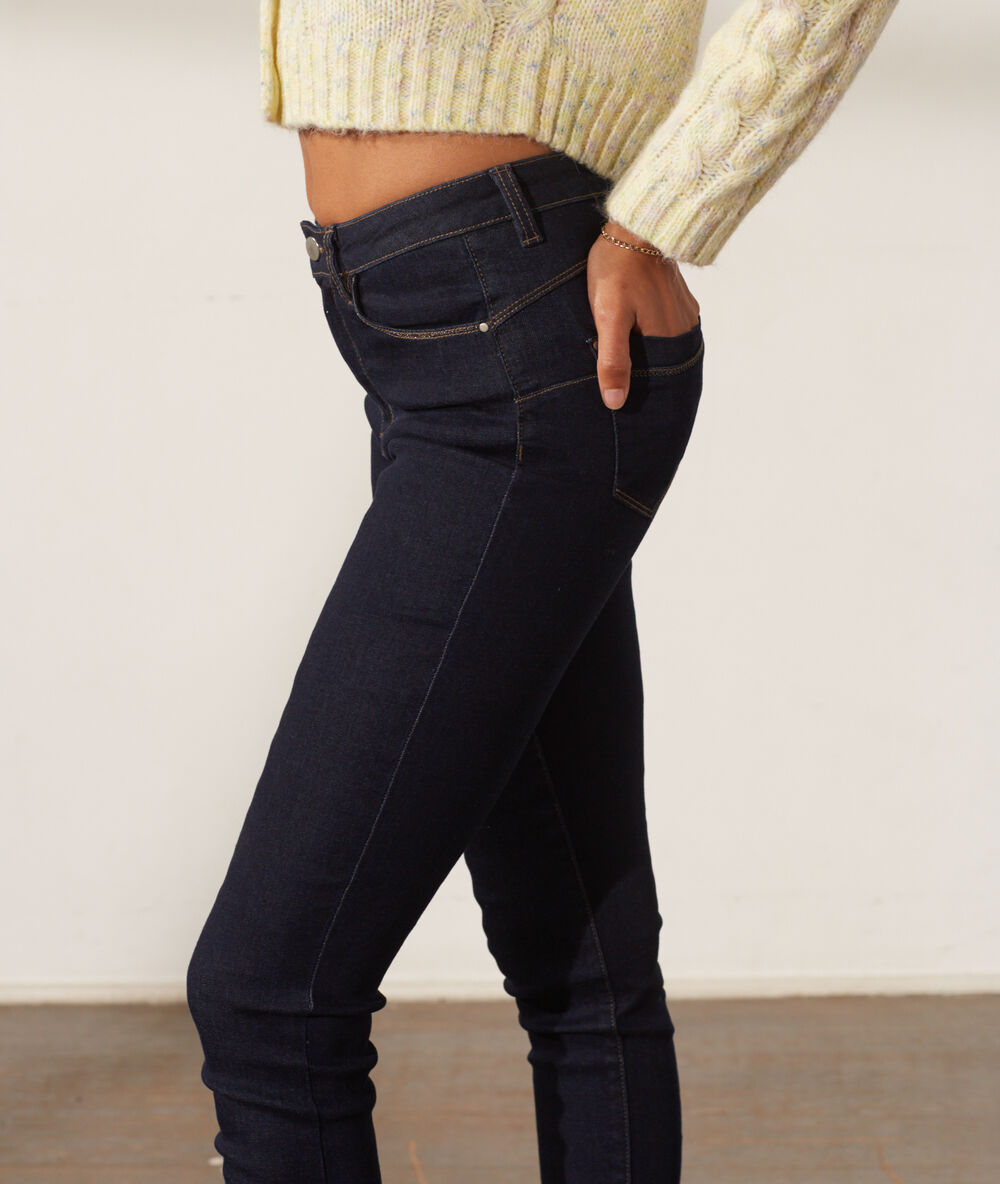 Jean slim effet push-up brut.