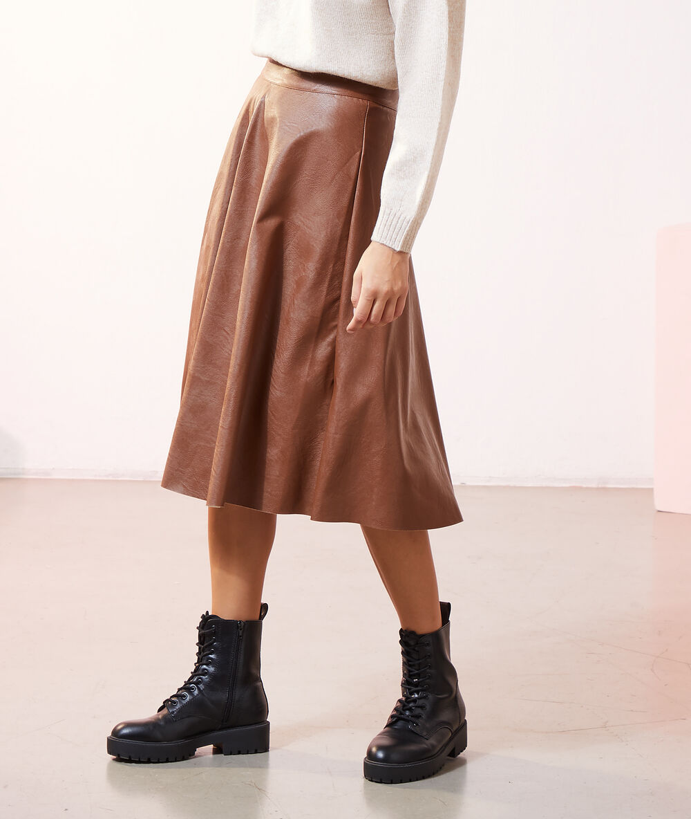 Jupe midi effet cuir chocolat.