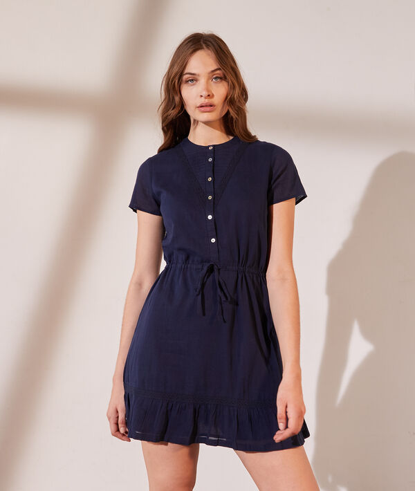 Robe chemise ceinturée détails en dentelle Robe chemise ceinturée détails en dentelle