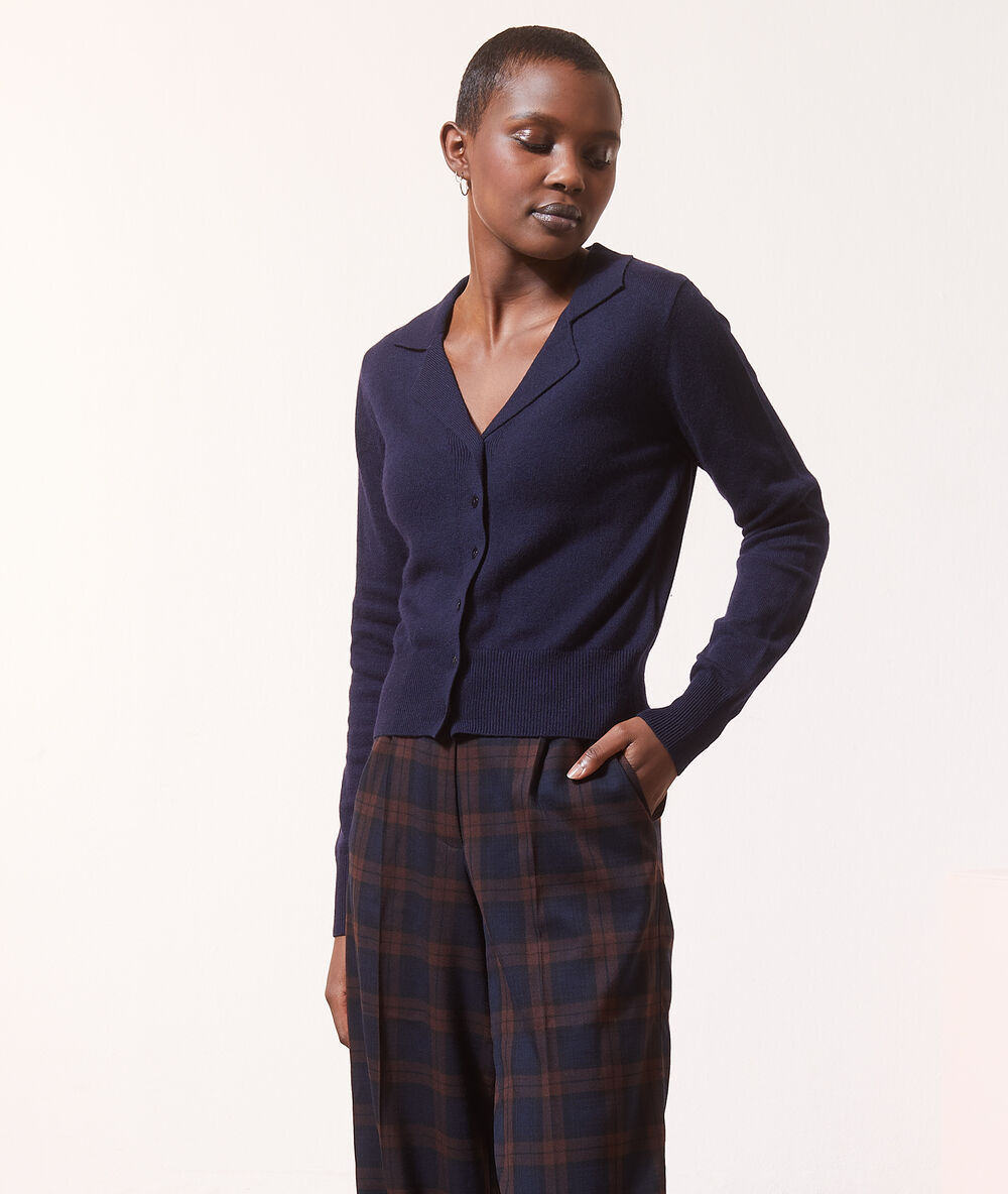 Cardigan maille fine encre.