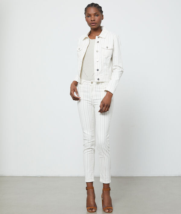 Pantalon à rayures blanc.