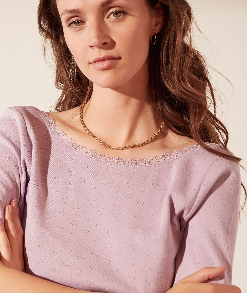 T-shirt pointelle en coton bio dos décolleté lilas.