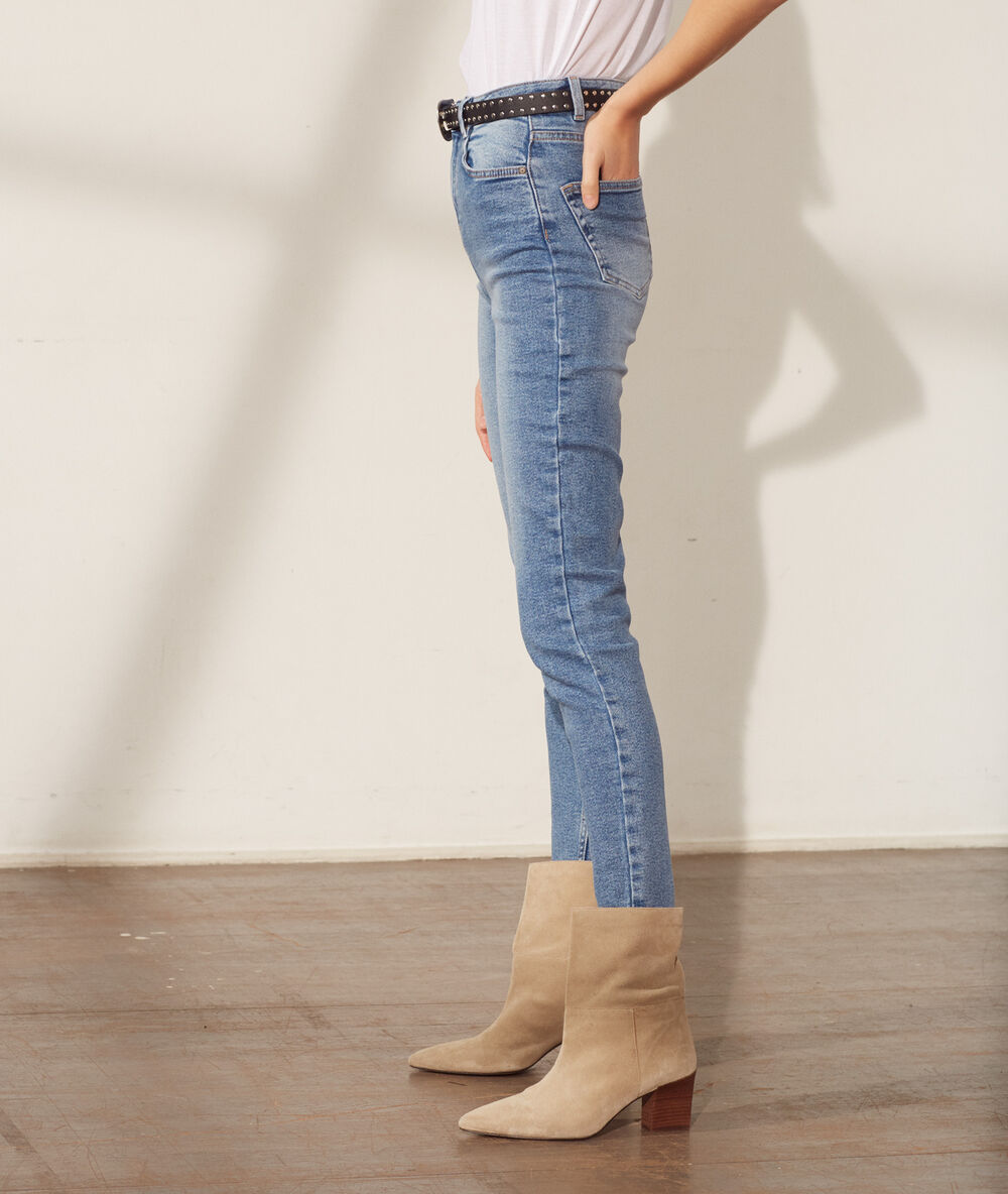 Jean skinny bleu stone.