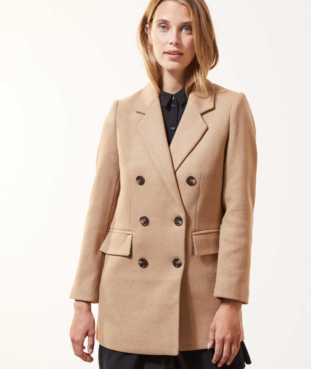 Manteau droit camel clair.