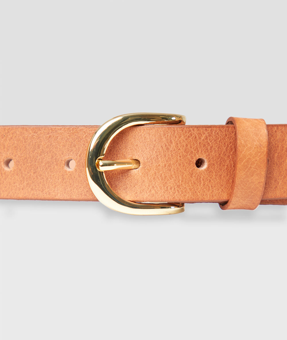 Ceinture en cuir lisse nude.
