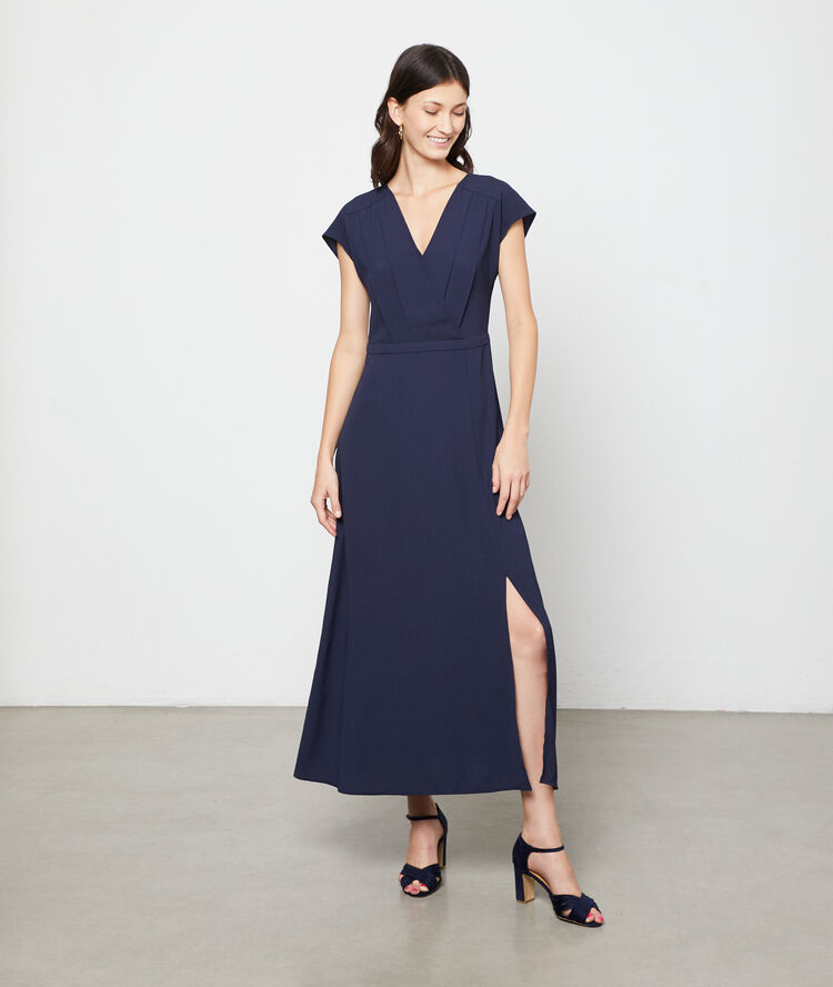 Robe longue fendue marine.