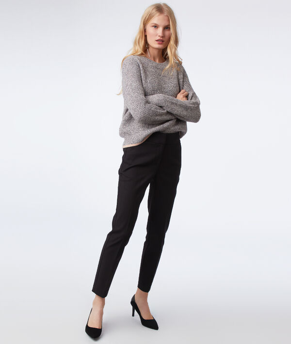 Pantalon cigarette noir.