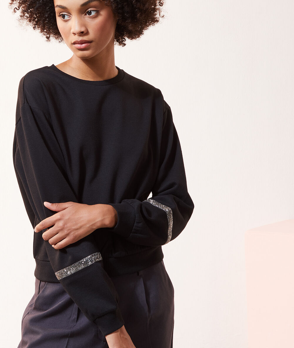 Sweat détails paillettes noir.