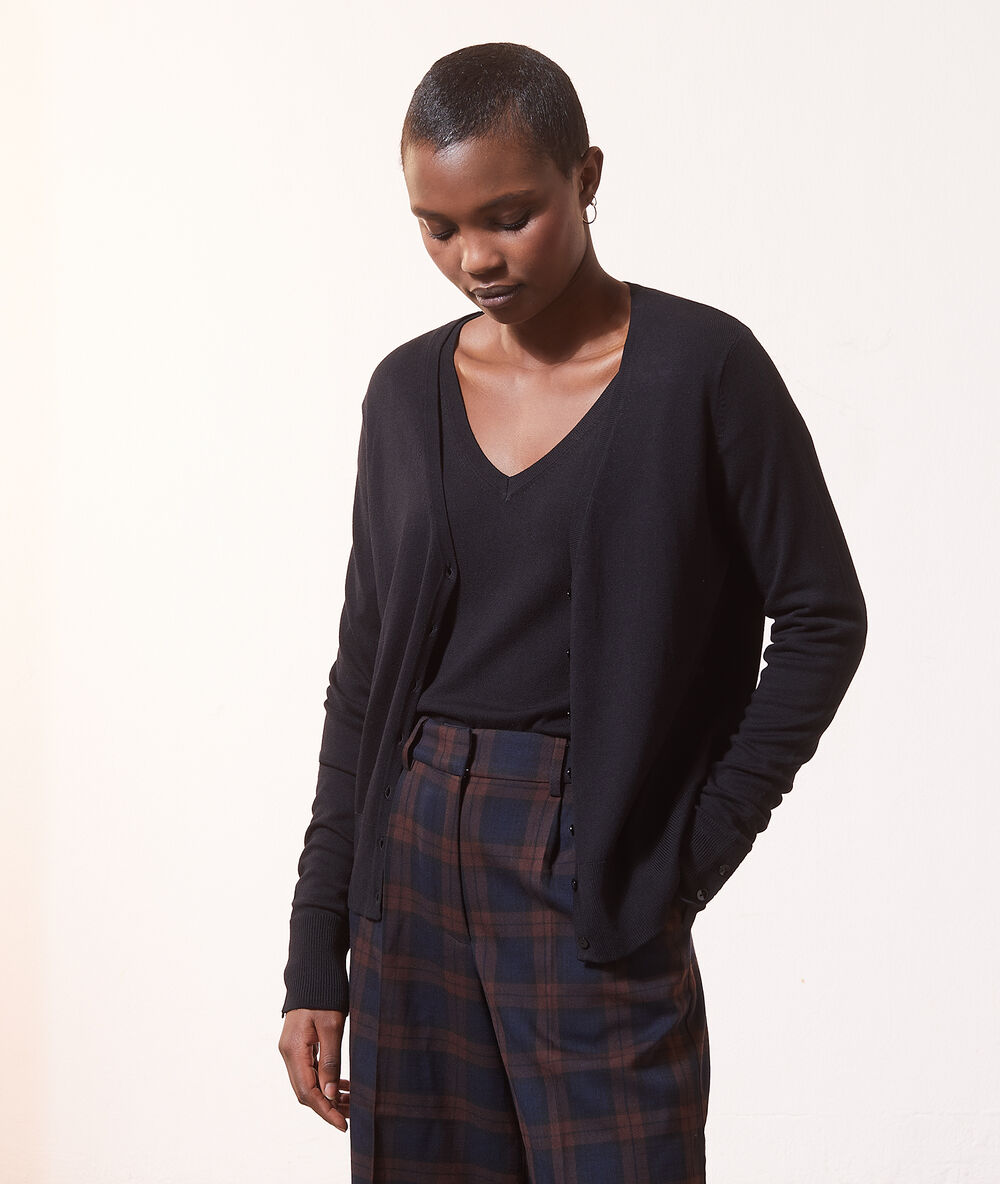 Gilet en maille fine noir.