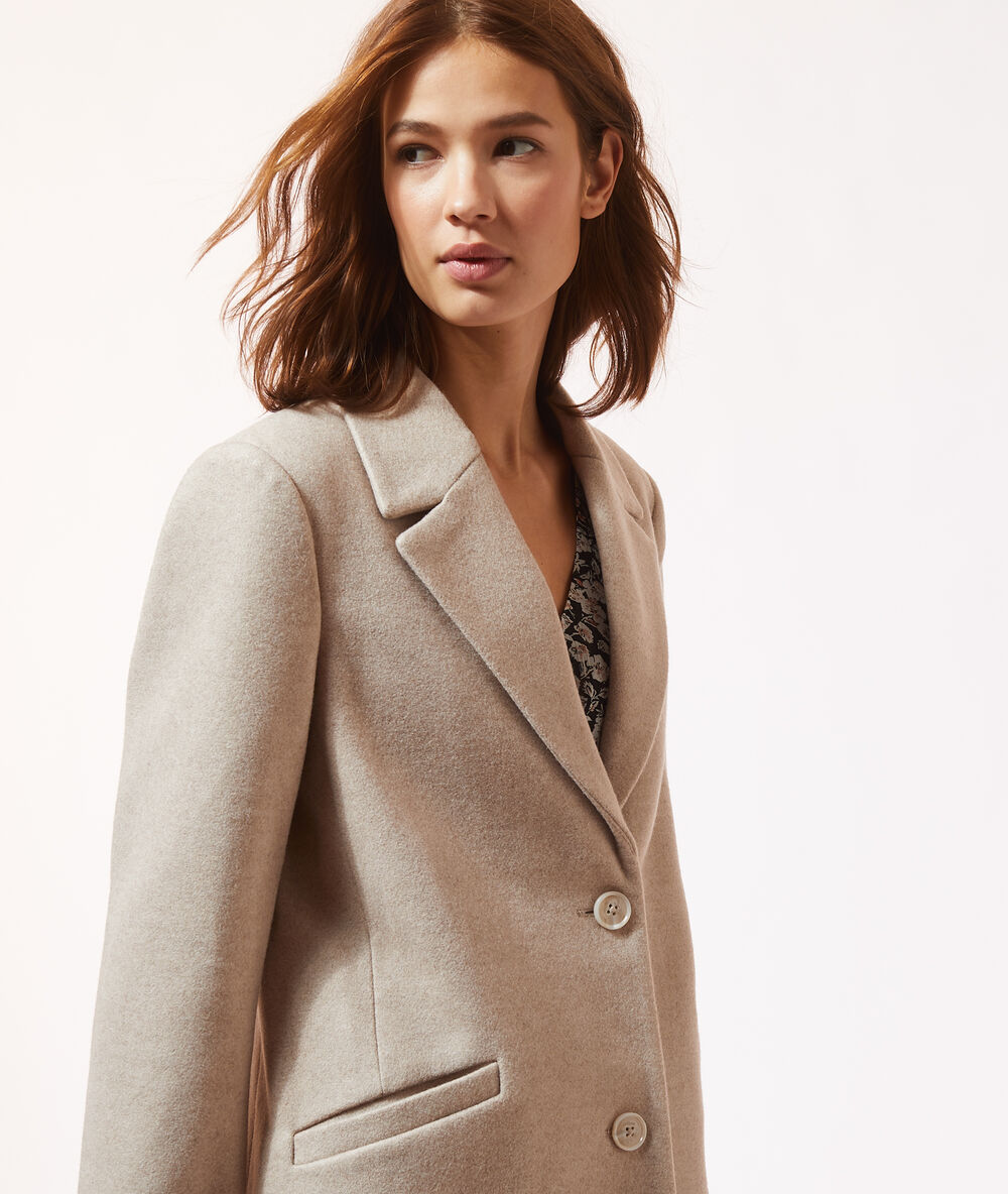 Manteau droit camel clair.