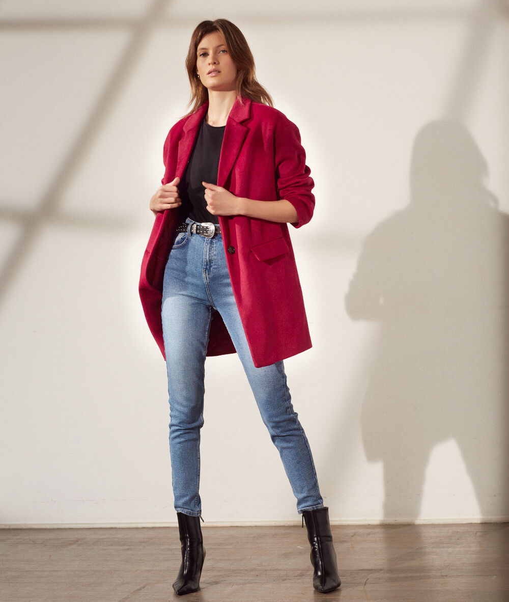 Manteau droit framboise.