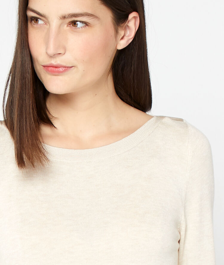 Pull col bateau en maille fine beige rose.