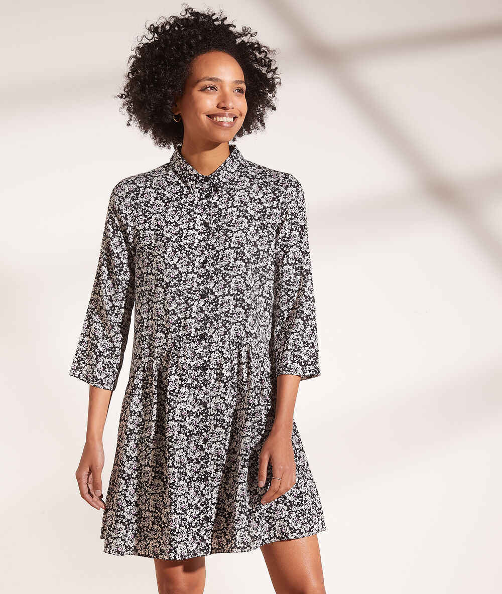 Robe courte imprimée noir.