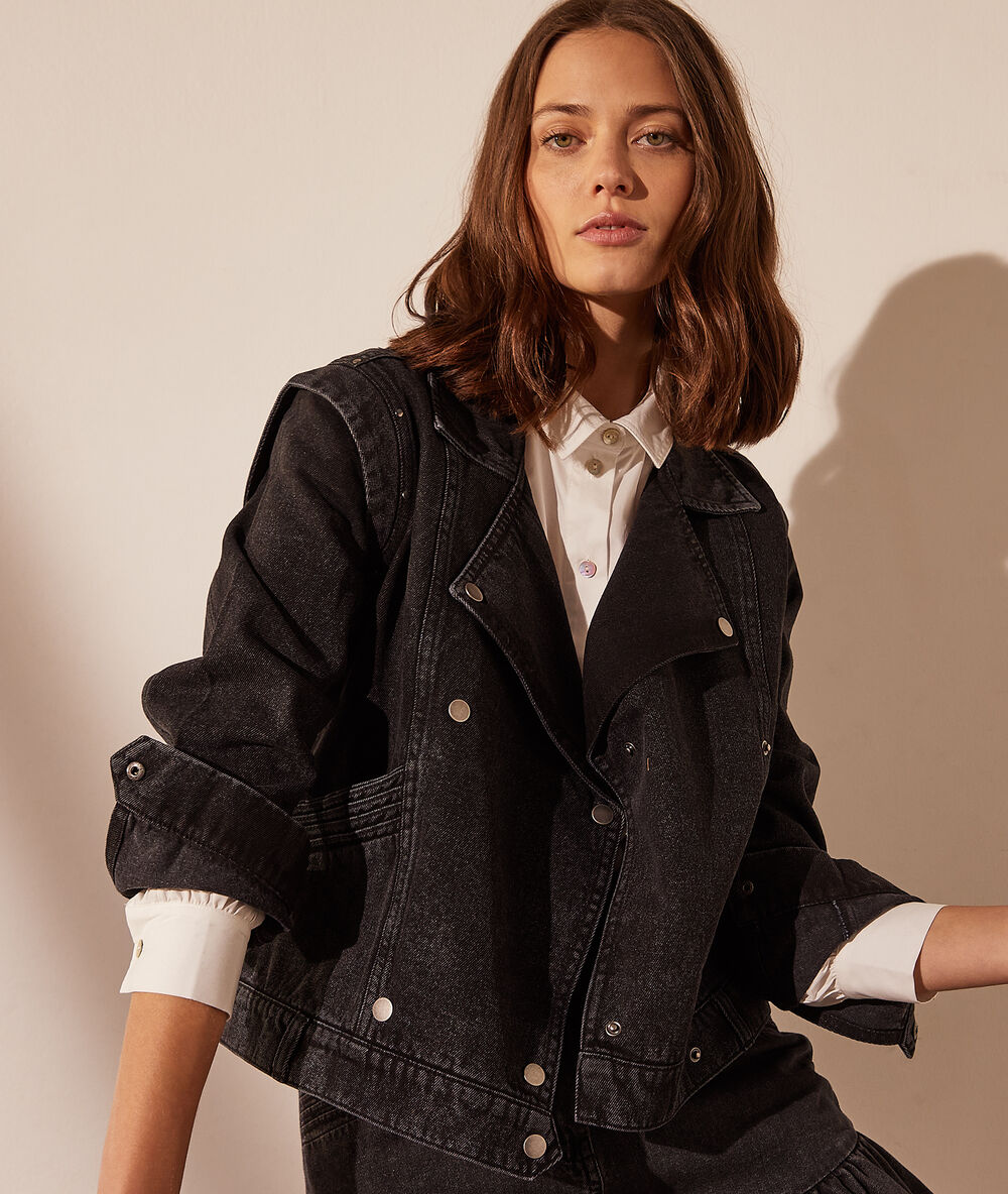 Blouson en jean avec épaulettes noir.