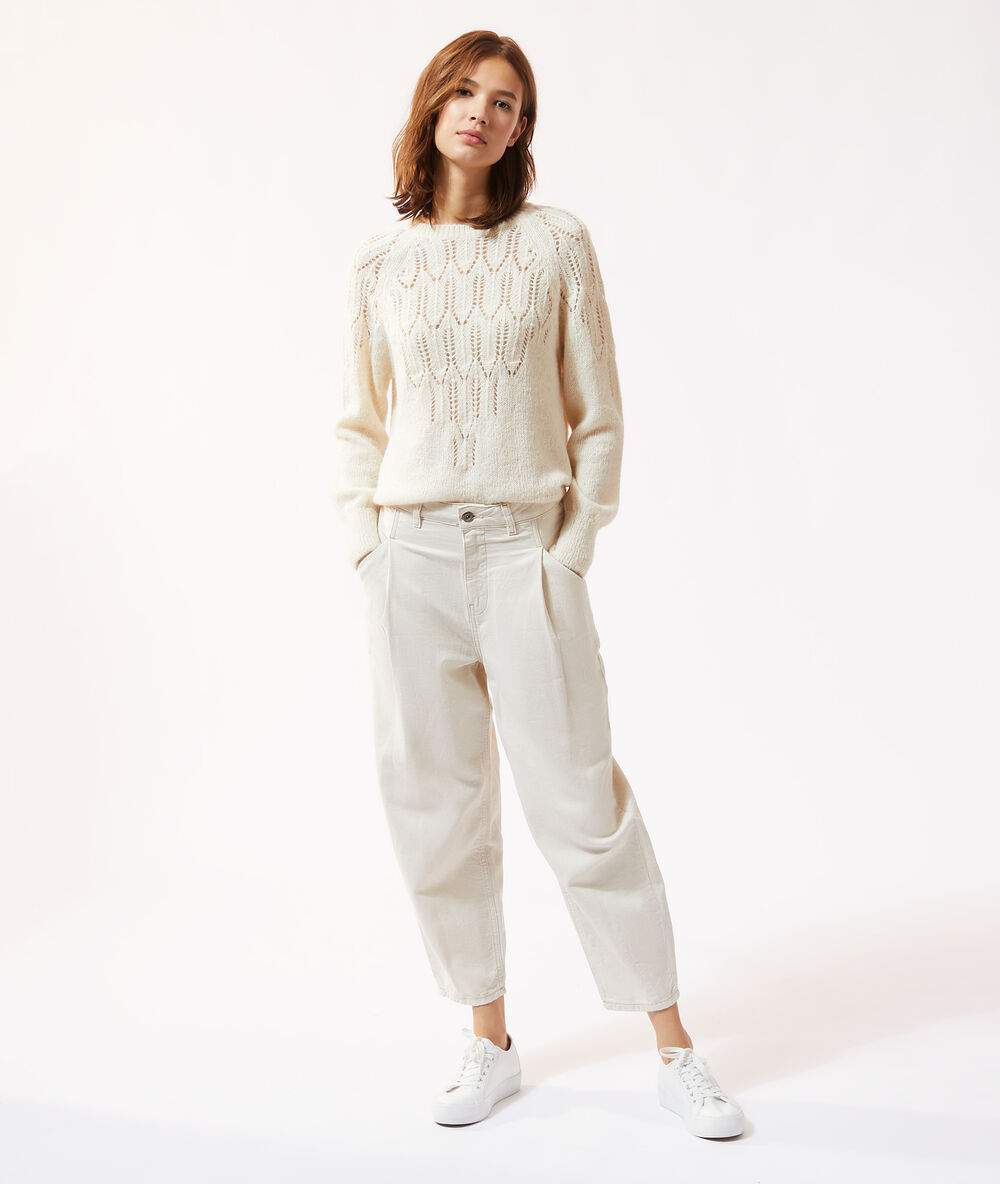 Pull maille pointelle ecru.